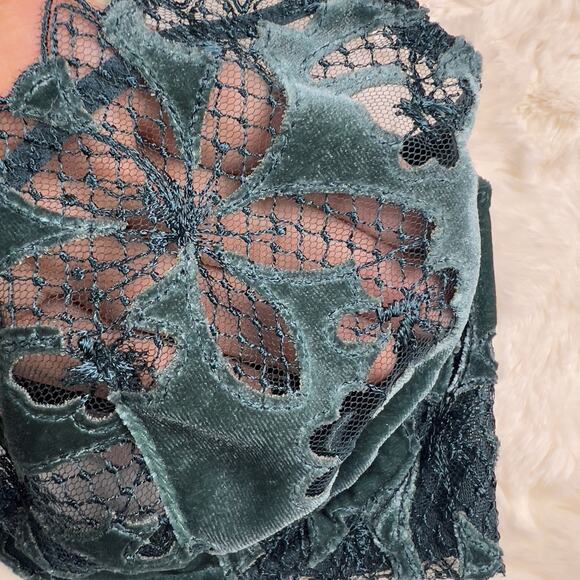 Victoria's Secret Very Sexy Low Cut Demi Bra Velvet Green Lace Underwire 34DD - Picture 7 of 10